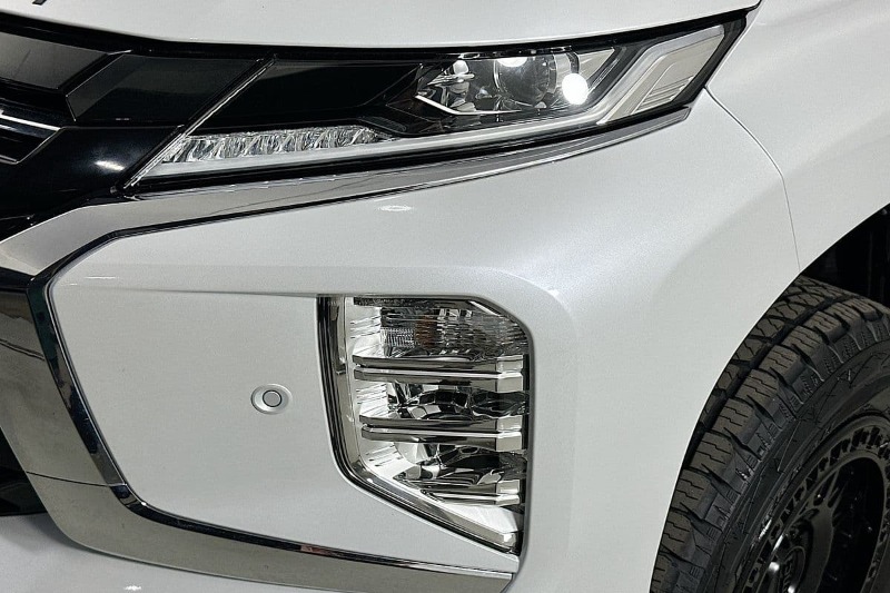 
								Mitsubishi PAJERO SPORT full									