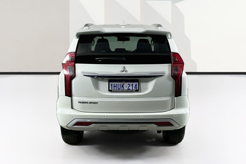 
								Mitsubishi PAJERO SPORT full									