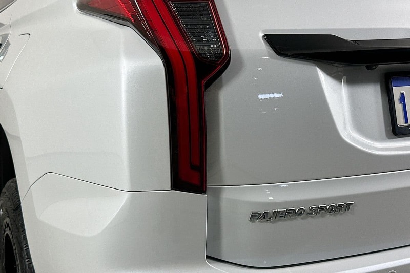 
								Mitsubishi PAJERO SPORT full									