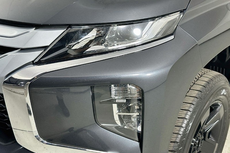 
								Mitsubishi TRITON full									
