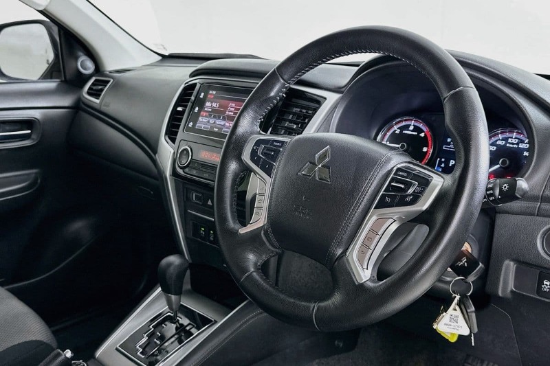 
								Mitsubishi TRITONMR full									