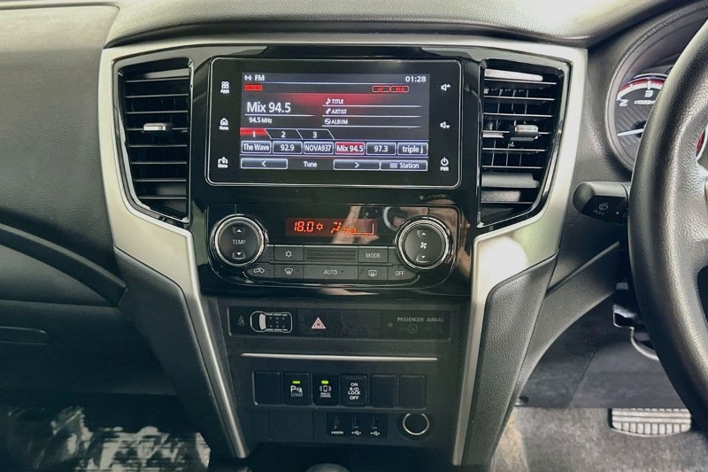 
								Mitsubishi TRITONMR full									
