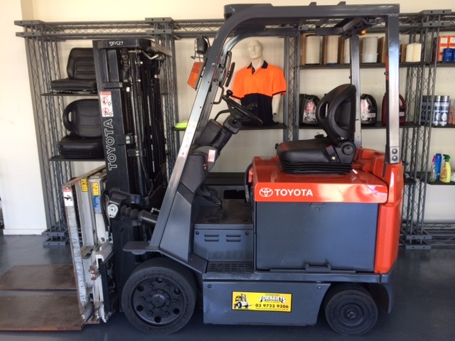 
								Toyota Forklift with PUSH/PULL attachment full									