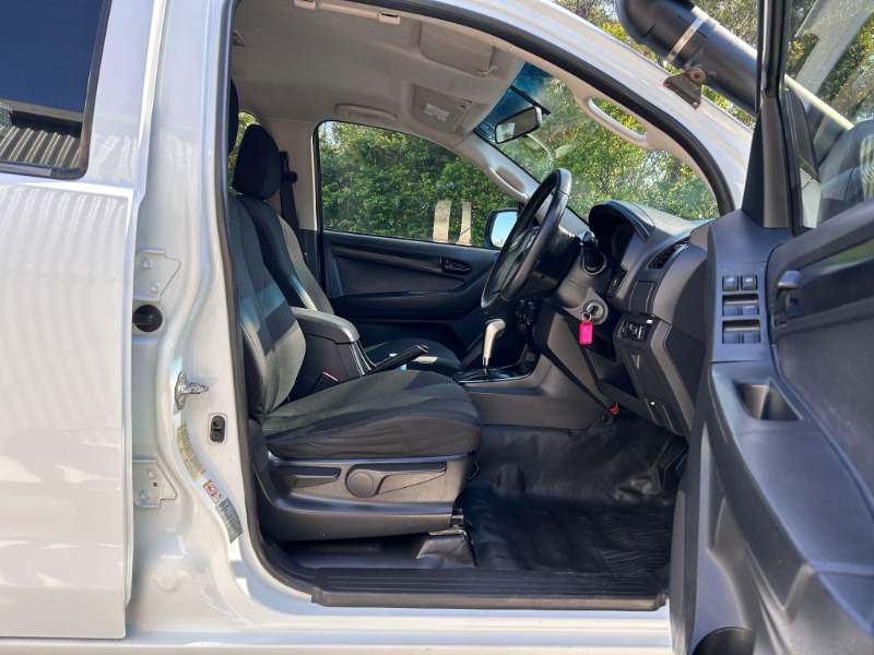 
								ISUZU D-MAX full									