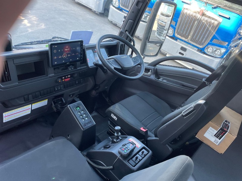 
								Isuzu F Series FVZ 260-300 AT R46 Custom Tipper (2025) full									