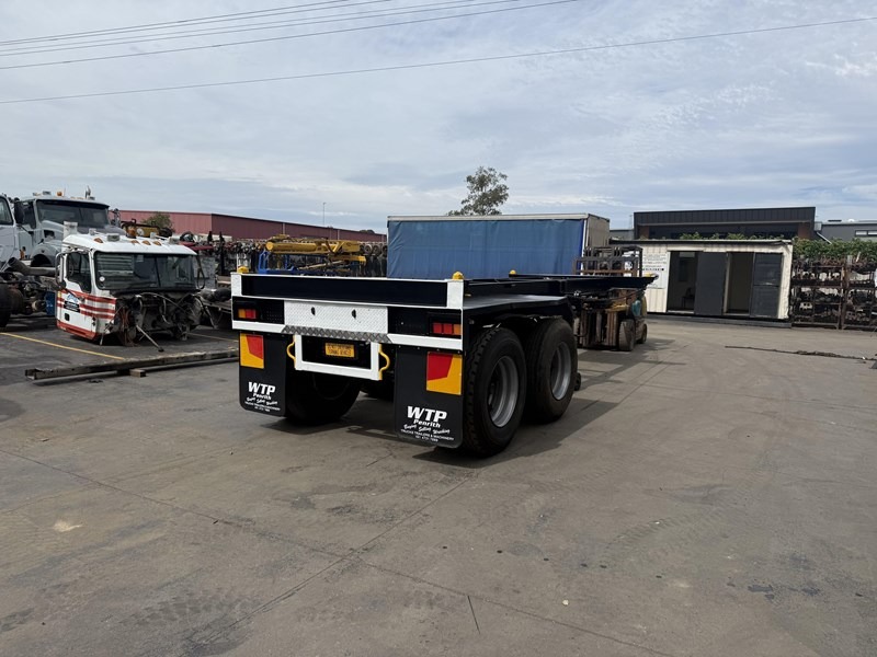
								1980 Fruehauf Skel Trailer full									