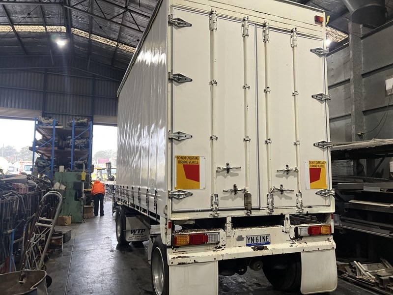 
								Home Made Two-Axle Tautliner Trailer full									