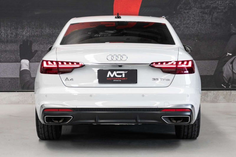 
								2022 Audi A4 35 TFSI S line full									
