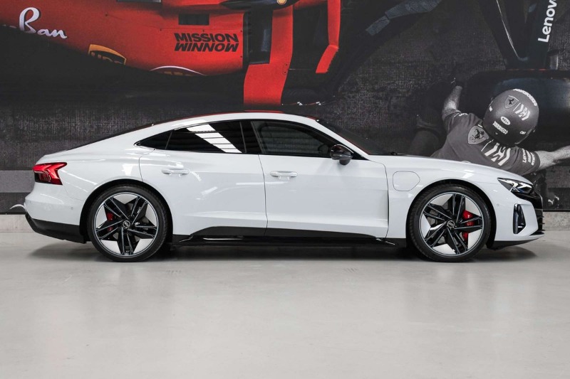 
								2023 Audi e-tron GT full									