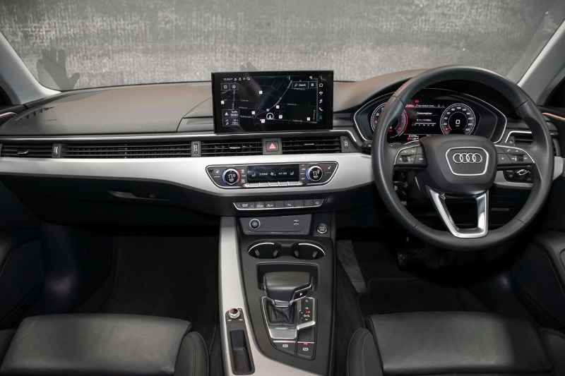 
								2022 Audi A4 35 TFSI S line full									
