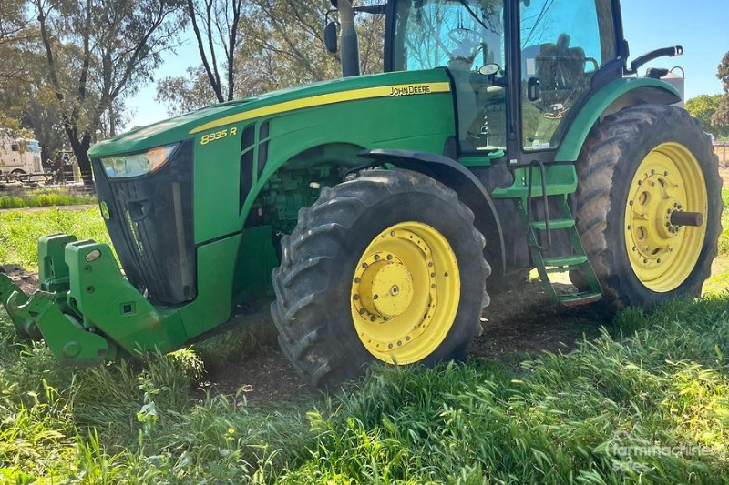 
								2011 John Deere 8335R full									