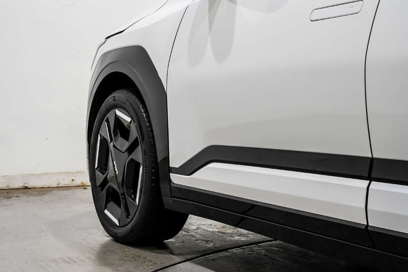 
								2025 Kia EV3 GT-Line Long Range SV full									