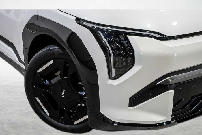 
								2025 Kia EV3 full									