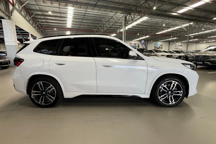 
								2025 BMW iX1 full									