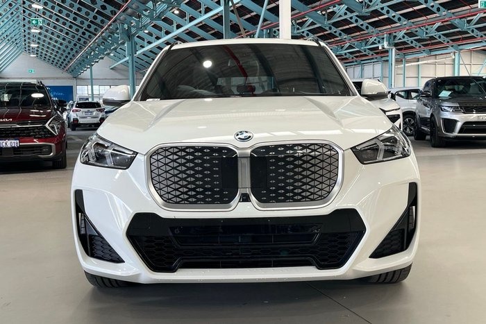 
								2025 BMW iX1 full									