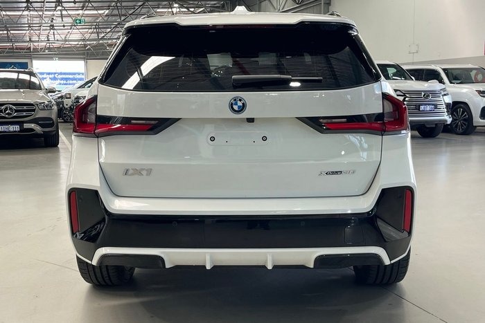 
								2025 BMW iX1 full									