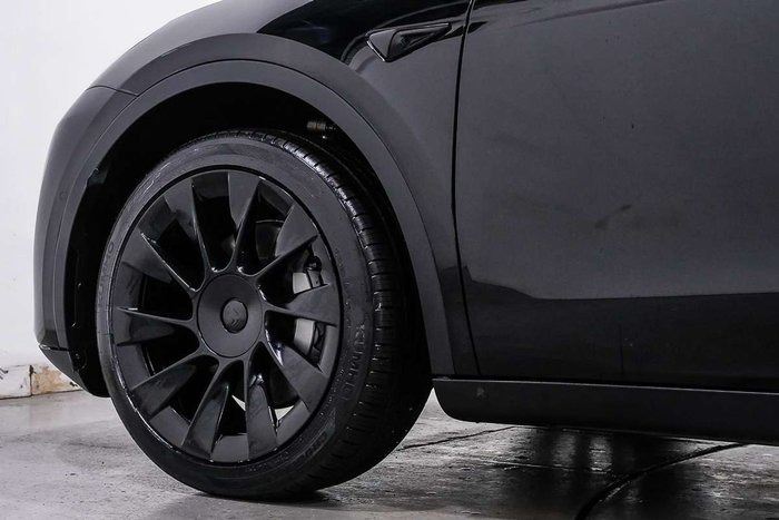 
								2023 Tesla Model Y full									