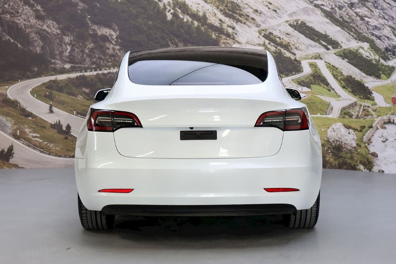 
								2022 Tesla Model 3 Rear-Wheel Drive full									