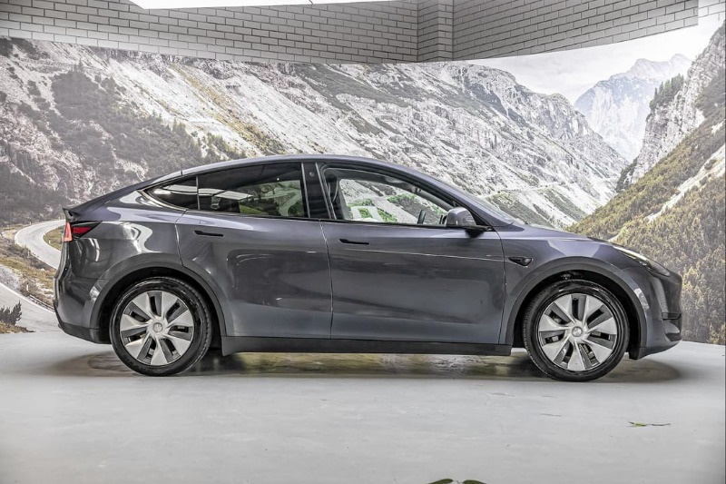 
								2022 Tesla Model Y Rear-Wheel Drive full									