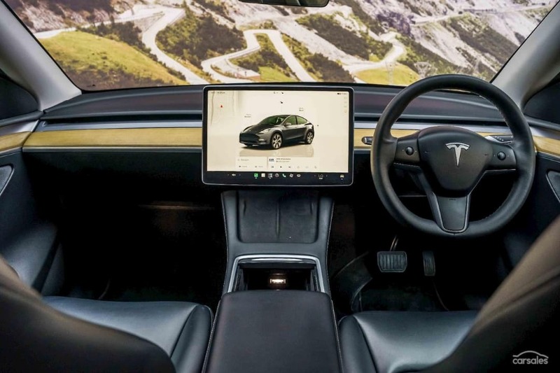 
								2023 Tesla Model Y Rear-Wheel Drive full									