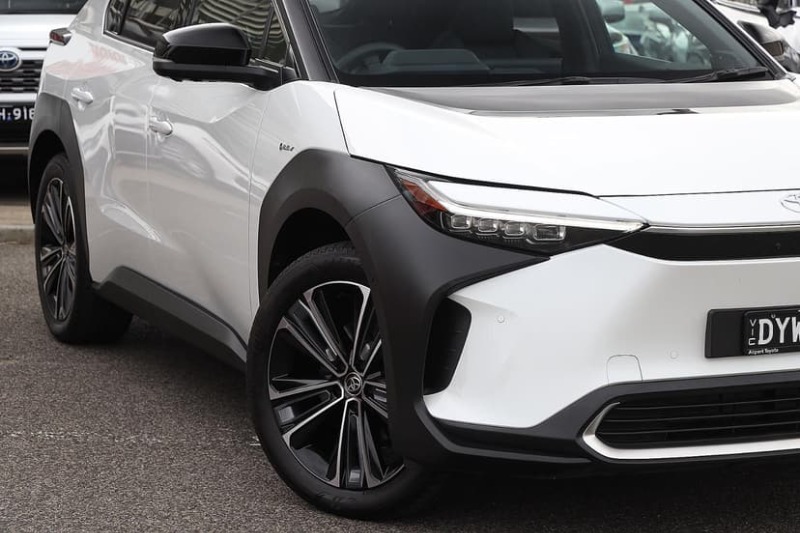 
								2025 Toyota BZ4X Standard AWD full									