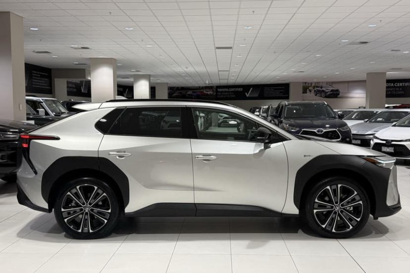 
								2025 Toyota BZ4X Standard AWD full									