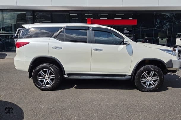 
								2015 Toyota Fortuner GXL full									