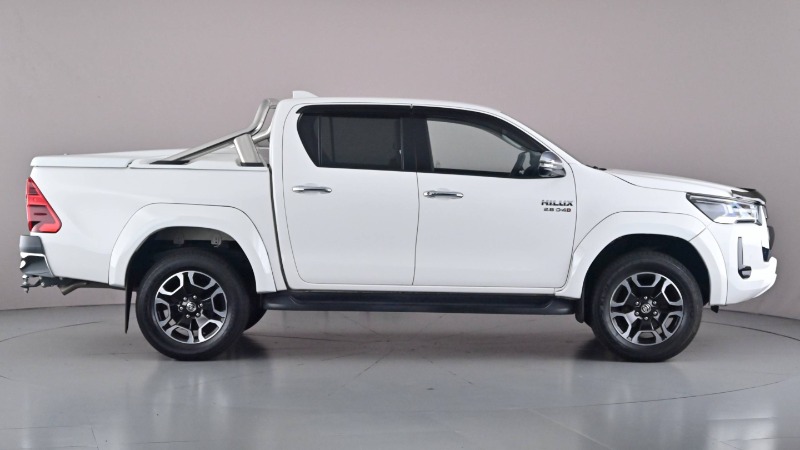 
								2022 Toyota Hilux SR5 + PREMIUM INTERIOR (4×4) full									