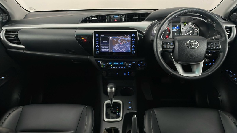 
								2022 Toyota Hilux SR5 + PREMIUM INTERIOR (4×4) full									