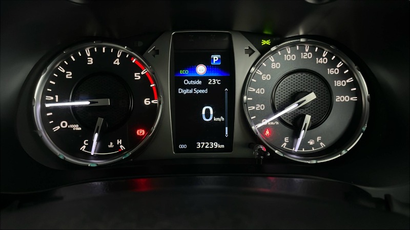 
								2022 Toyota Hilux SR5 + PREMIUM INTERIOR (4×4) full									