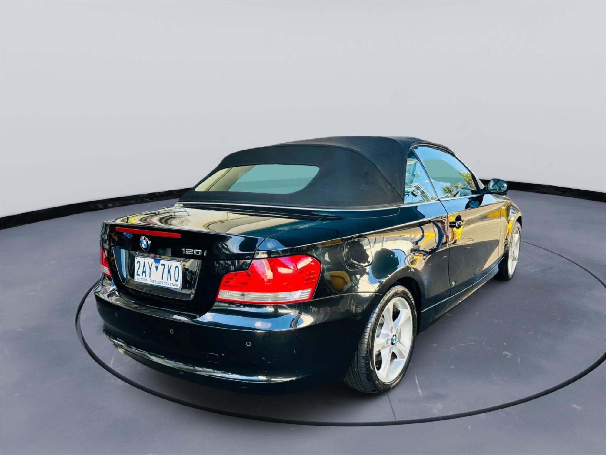 
								2009 BMW 1 20i full									