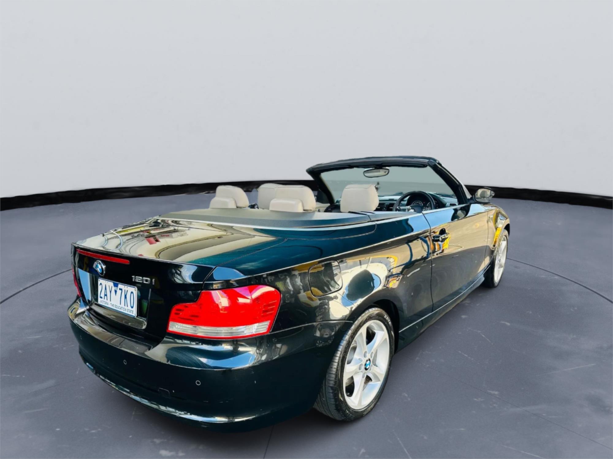 
								2009 BMW 1 20i full									