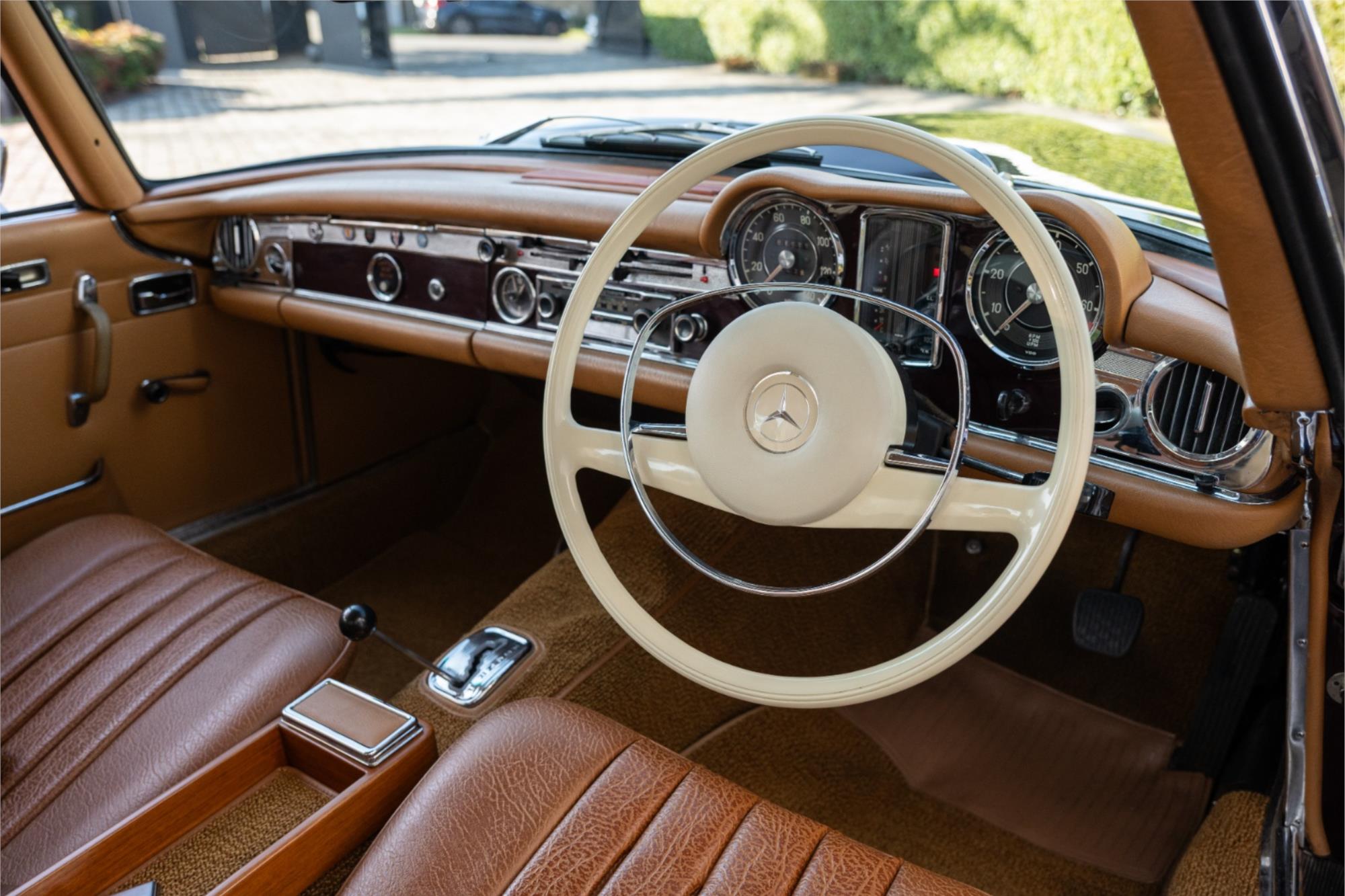 
								1968 MERCEDES-BENZ 280SL 280SL full									