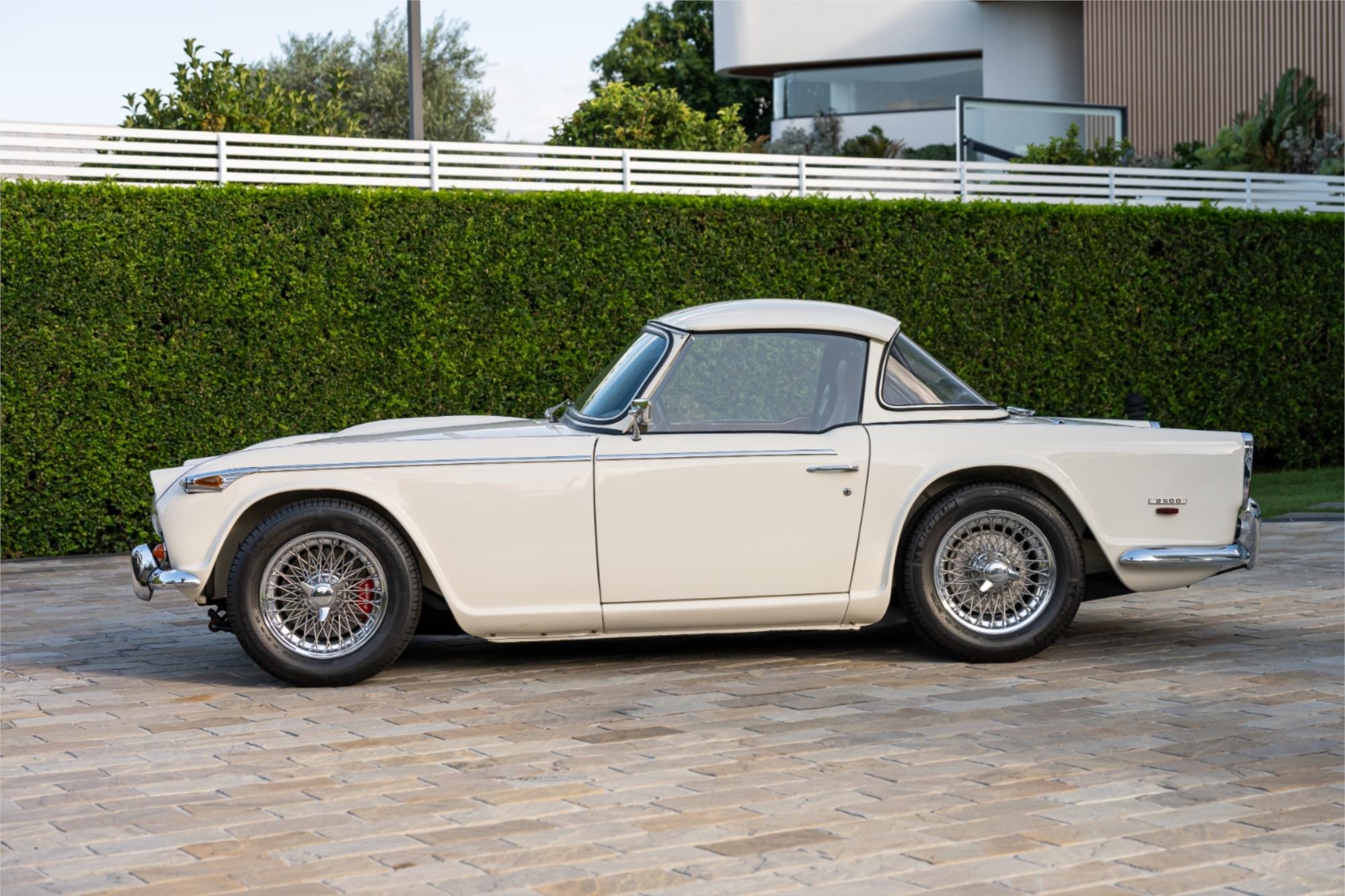 
								1968 TRIUMPH TR 5 full									
