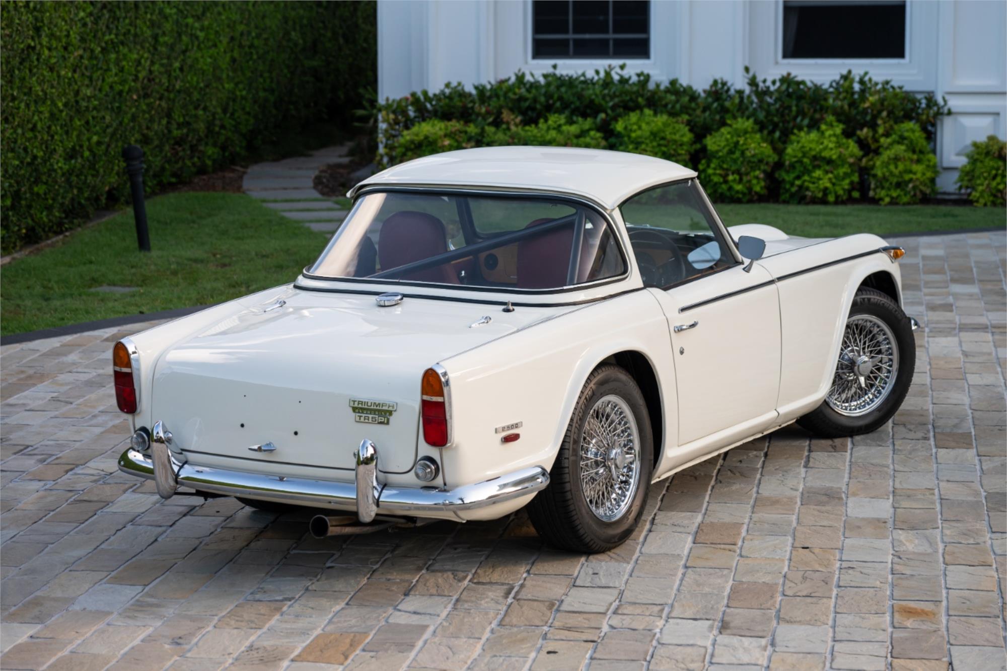 
								1968 TRIUMPH TR 5 full									