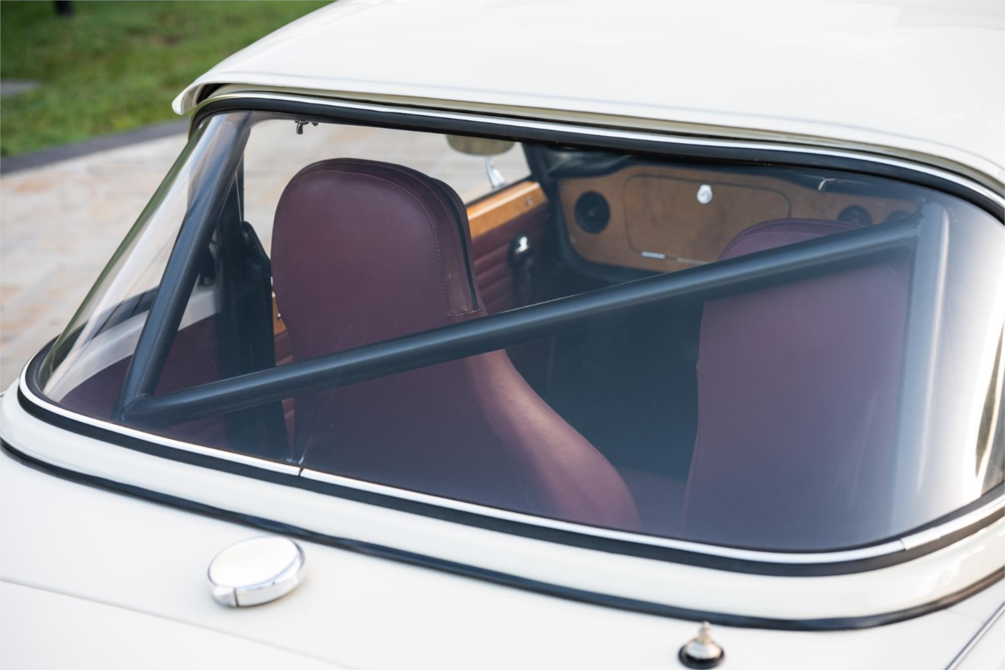 
								1968 TRIUMPH TR 5 full									