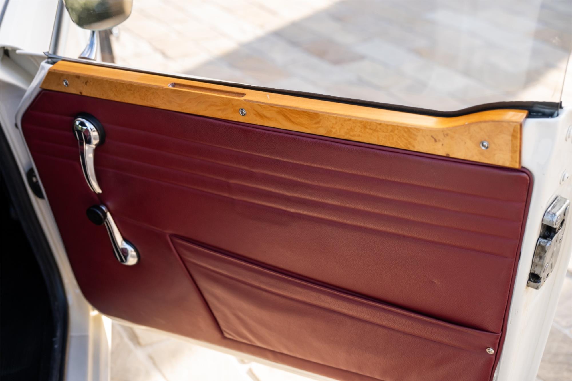 
								1968 TRIUMPH TR 5 full									