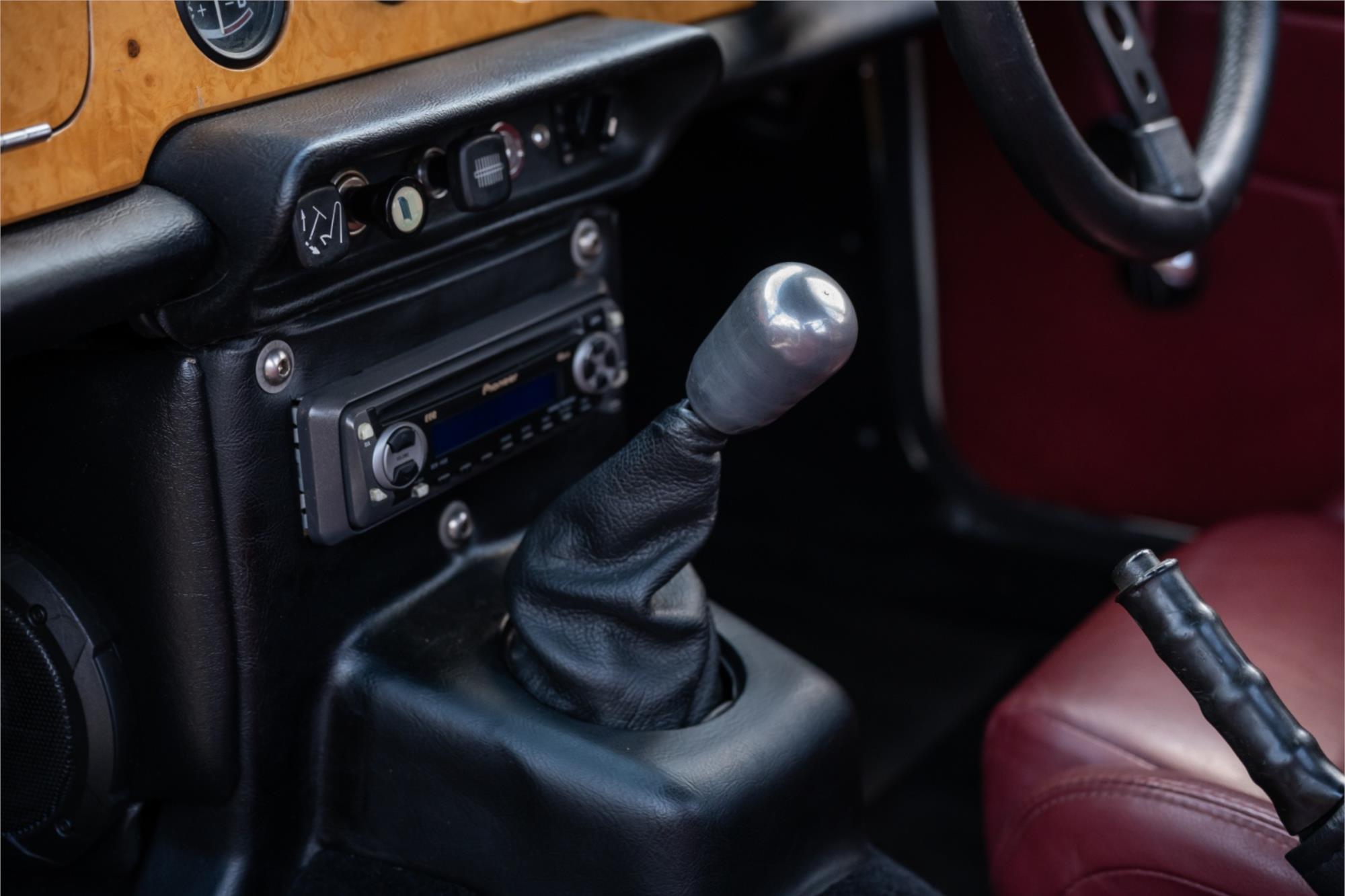
								1968 TRIUMPH TR 5 full									