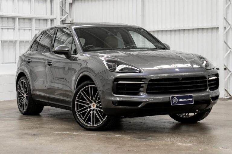 2019 PORSCHE CAYENNE