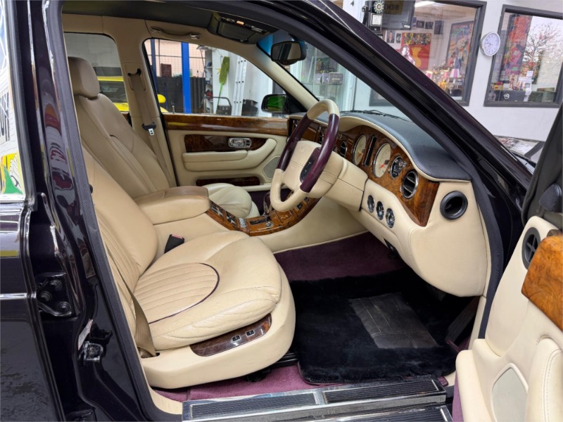 
								Bentley Arnage Sedan Red Label (2001) full									
