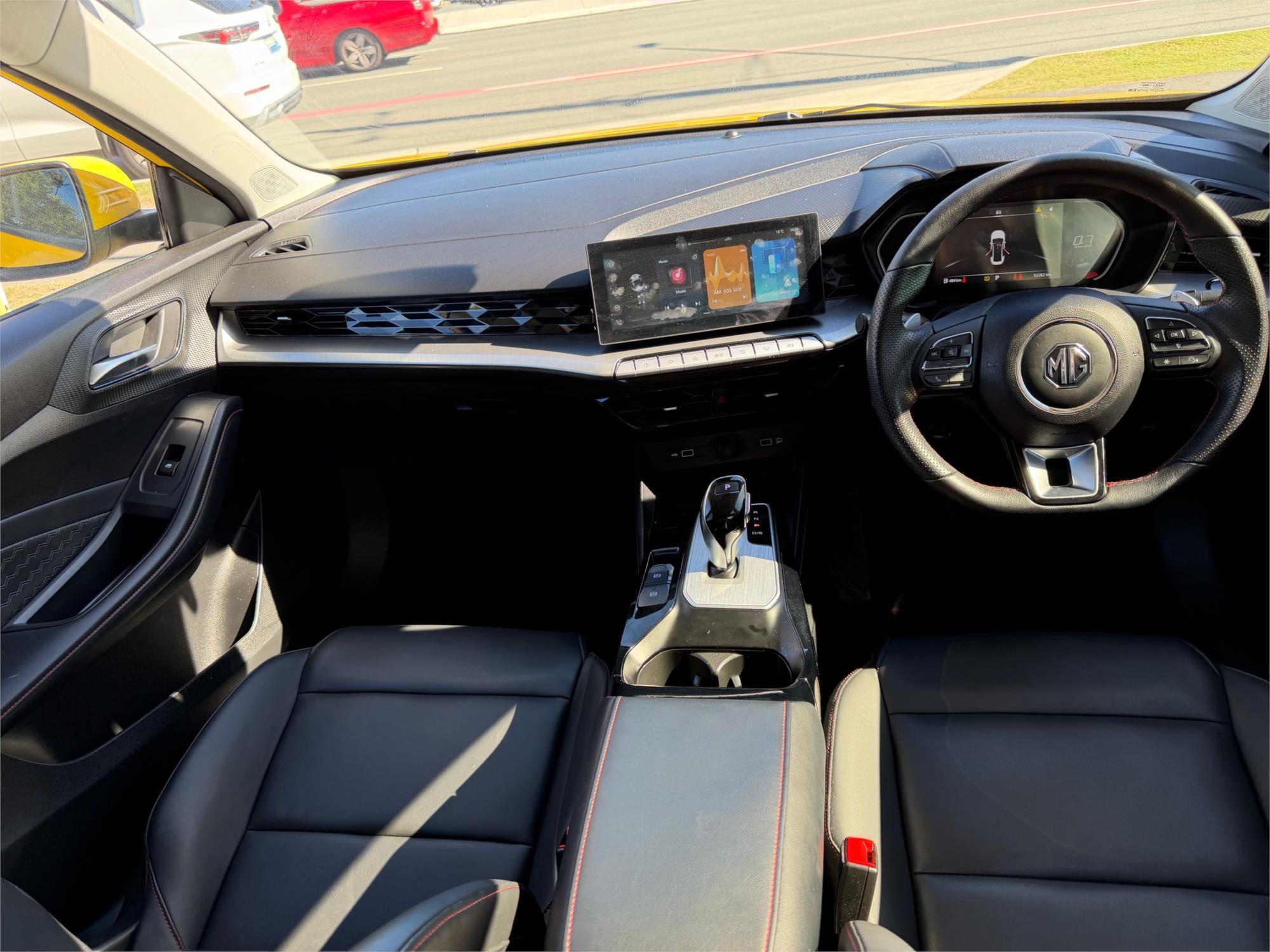 
								2023 MG MG5 ESSENCE full									