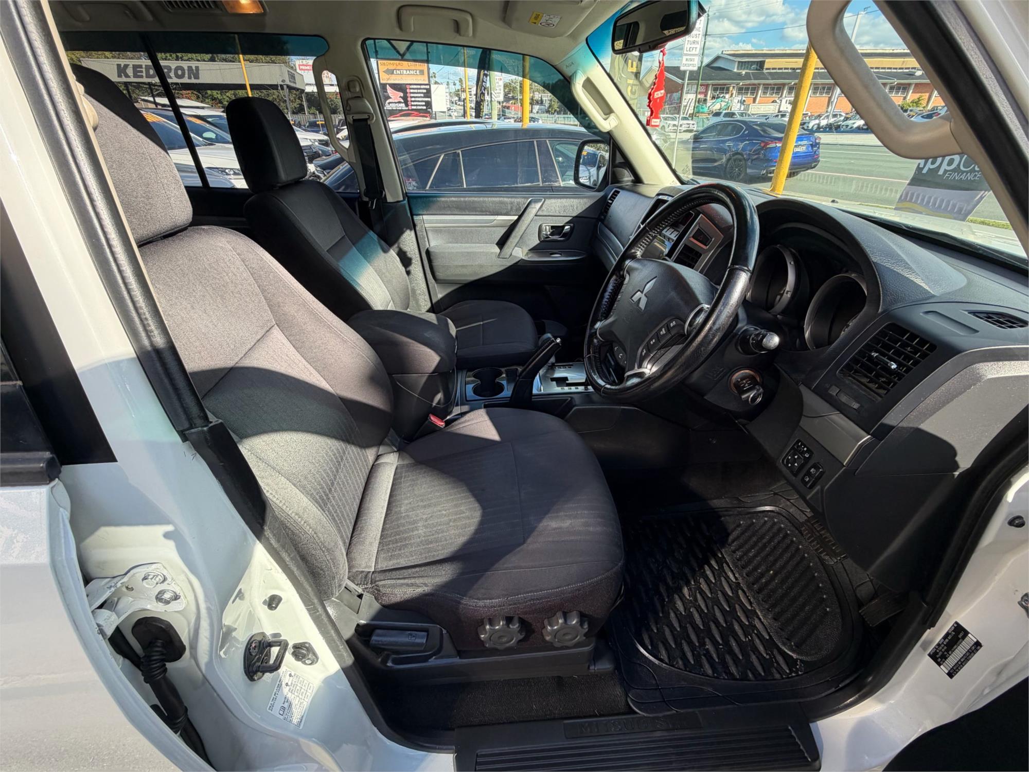 
								2016 MITSUBISHI PAJERO GLX LWB (4×4) full									