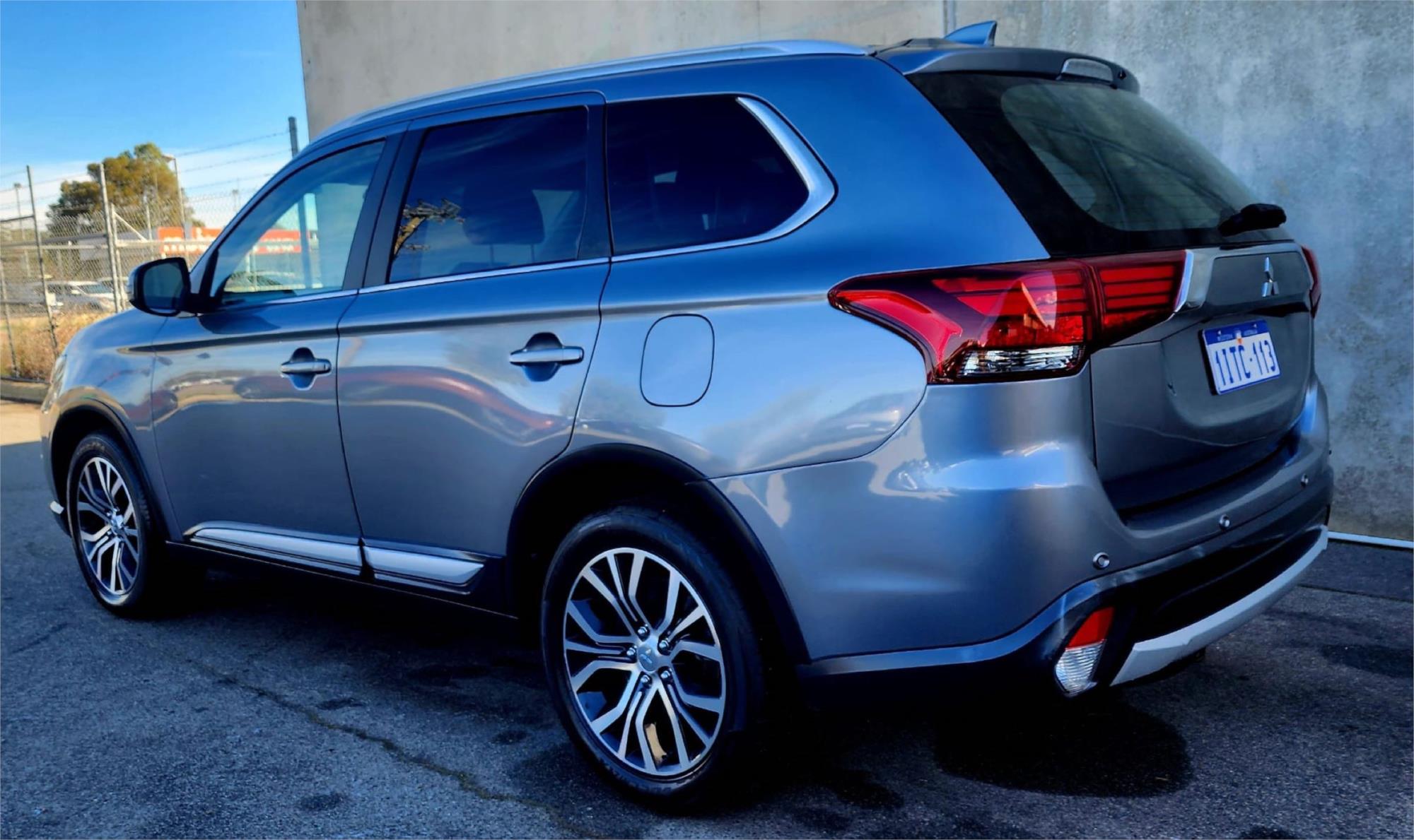 
								2018 Mitsubishi Outlander LS full									