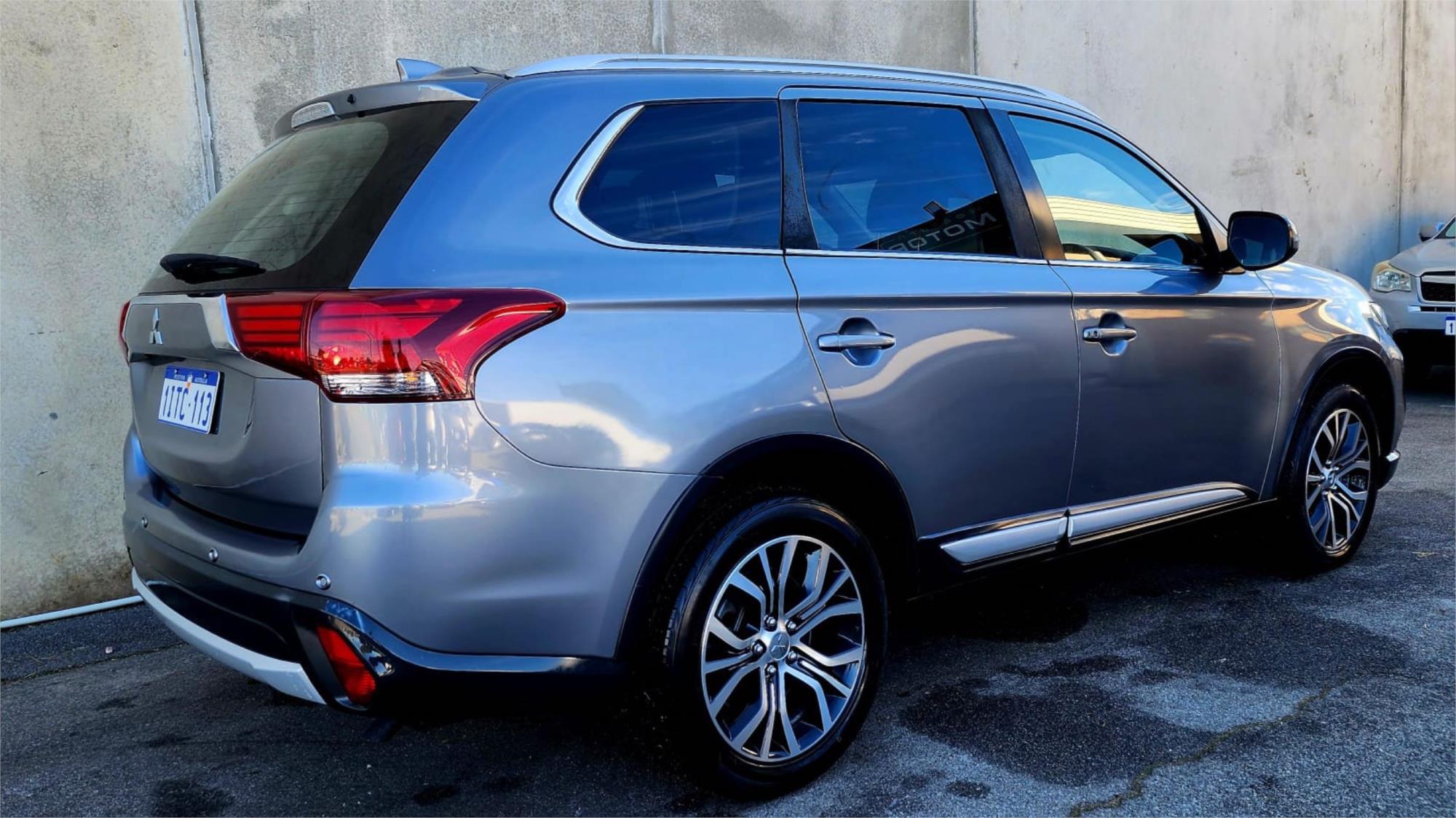 
								2018 Mitsubishi Outlander LS full									