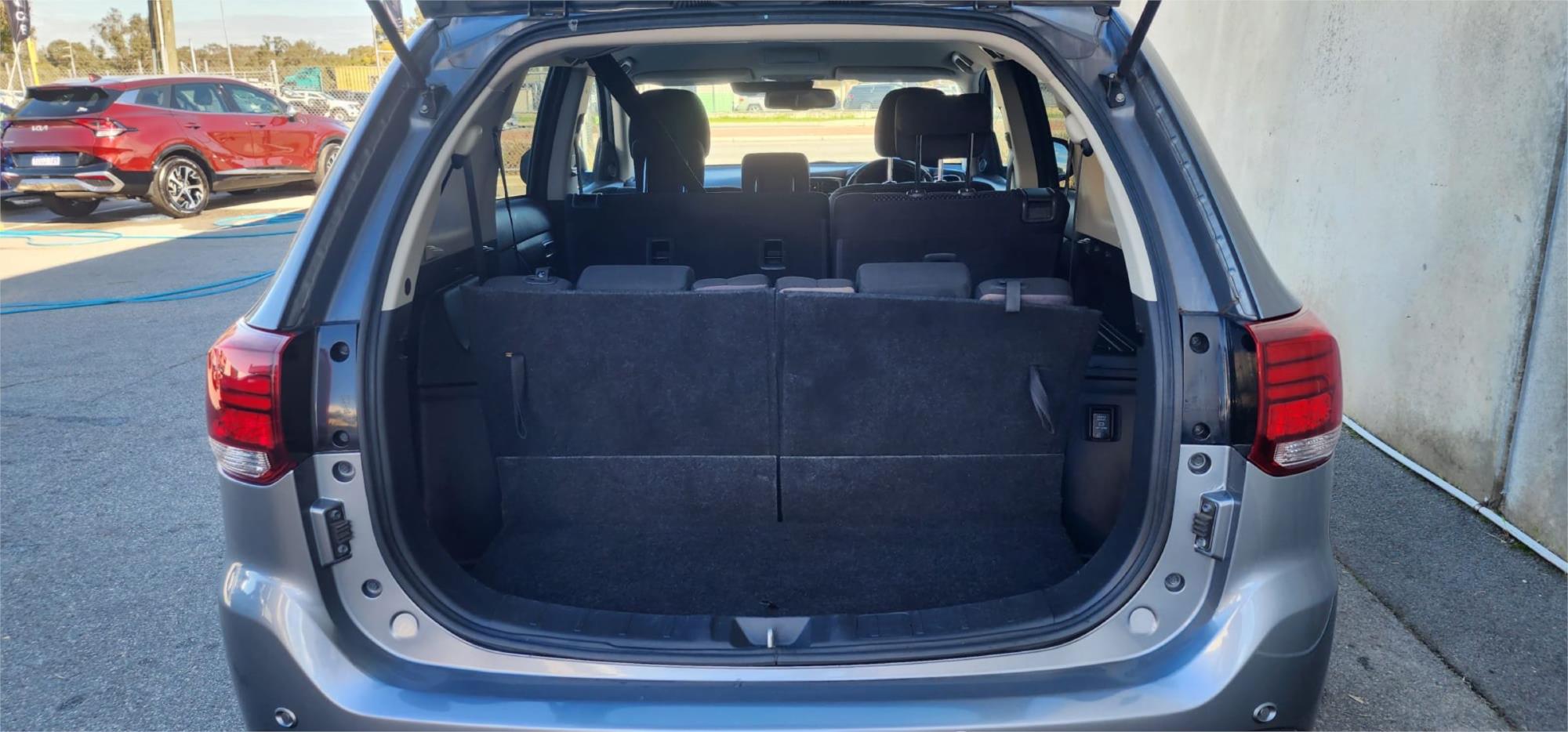 
								2018 Mitsubishi Outlander LS full									