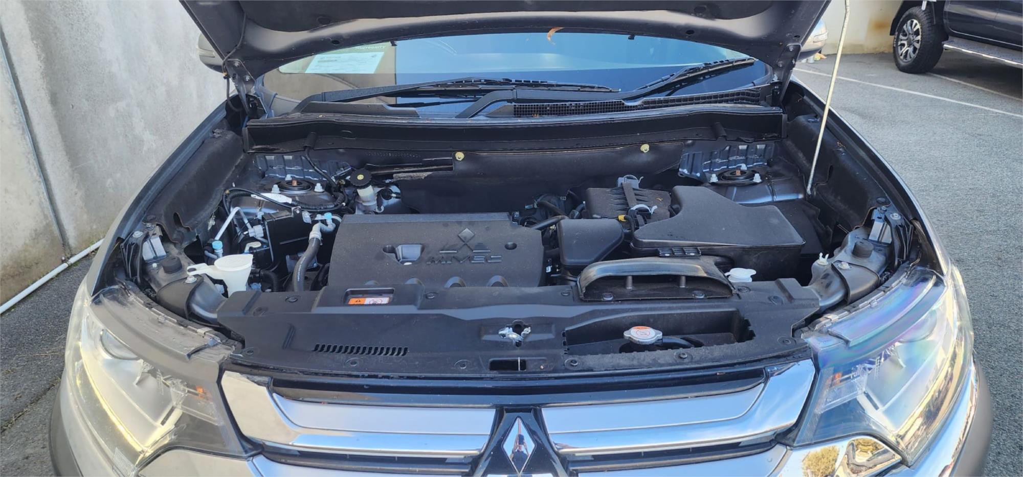 
								2018 Mitsubishi Outlander LS full									