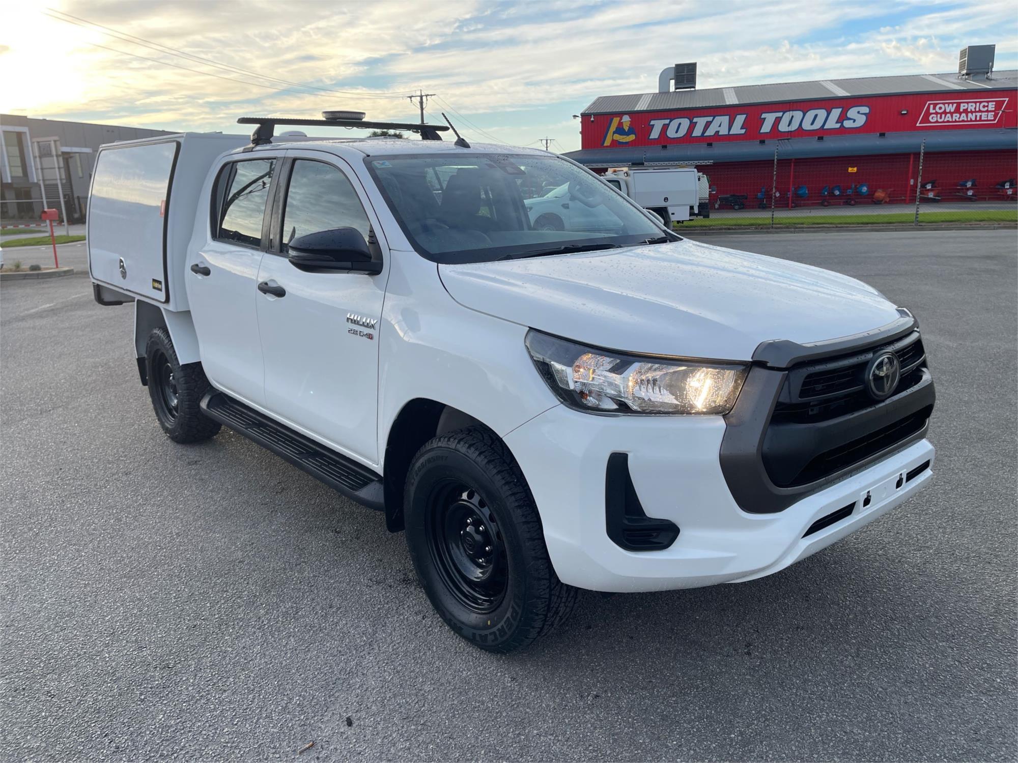 
								2021 Toyota Hilux SR full									