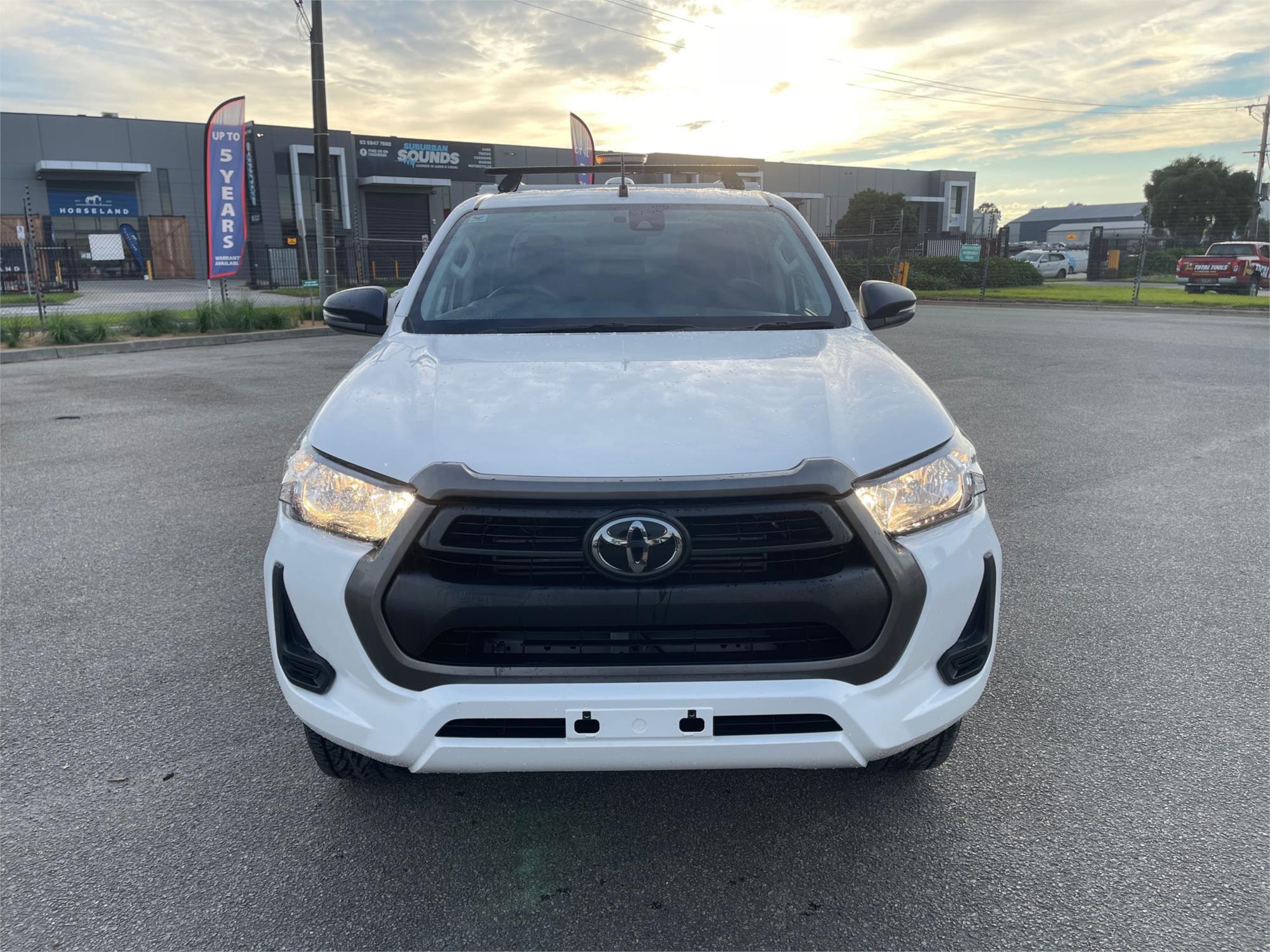 
								2021 Toyota Hilux SR full									
