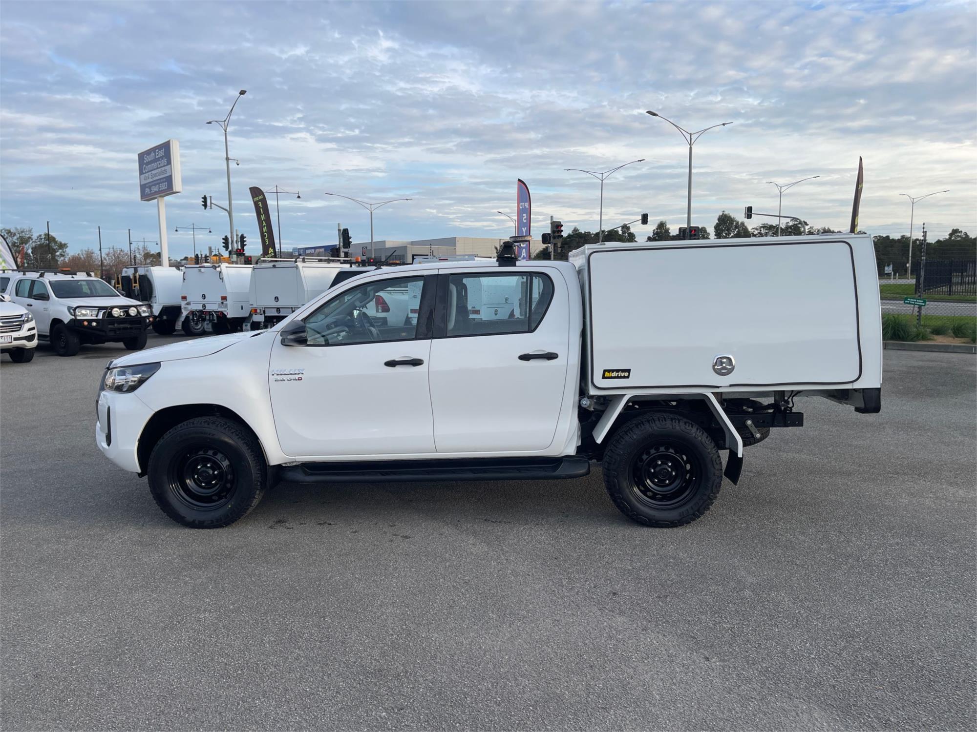 
								2021 Toyota Hilux SR full									