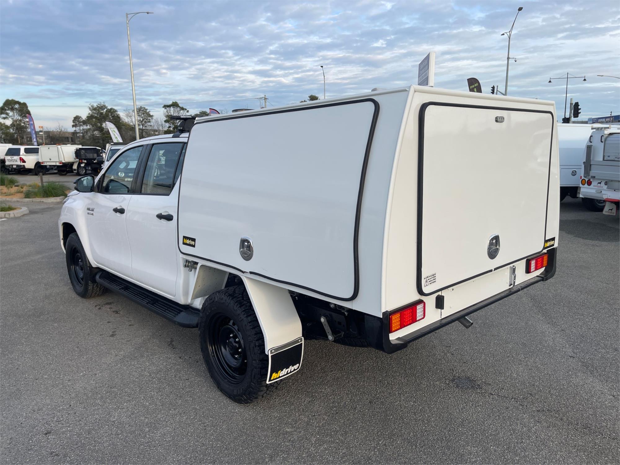 
								2021 Toyota Hilux SR full									